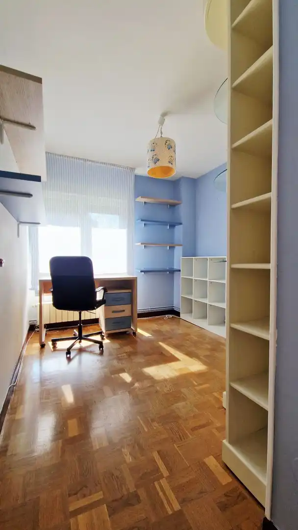 Piso de alquiler en Torrelavega  con Calefacción, Amueblado y Balcón