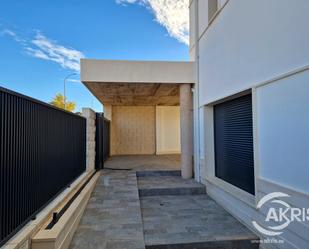 Exterior view of Single-family semi-detached for sale in  Toledo Capital  with Air Conditioner, Heating and Private garden