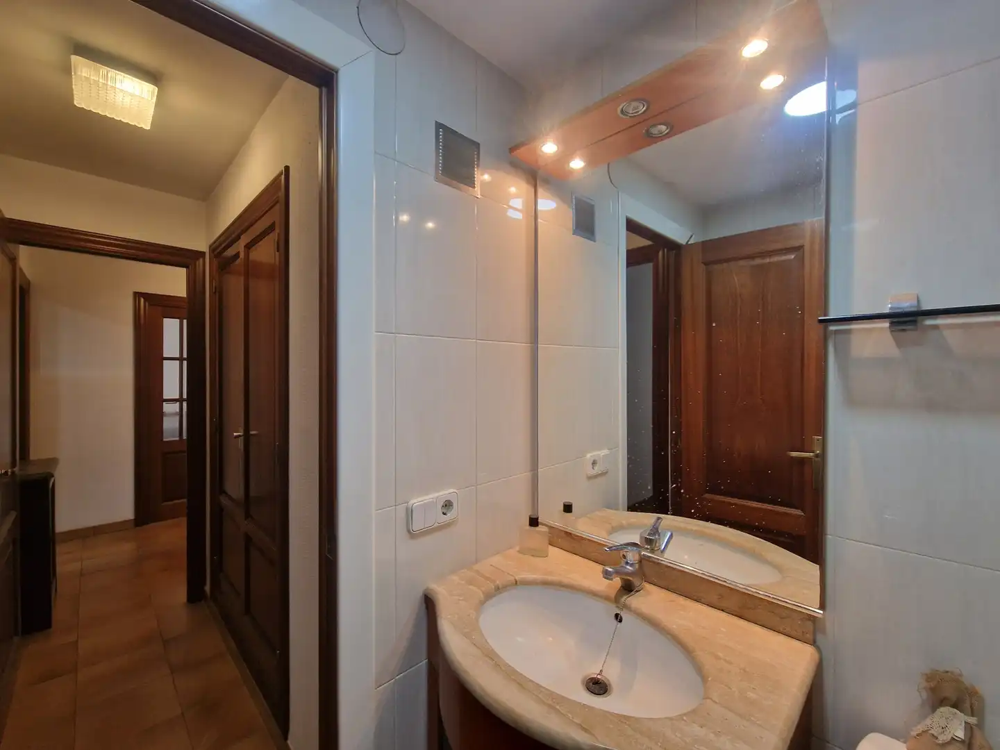 Bathroom of Flat for sale in Girona  with Heating, Storage room and Balcony