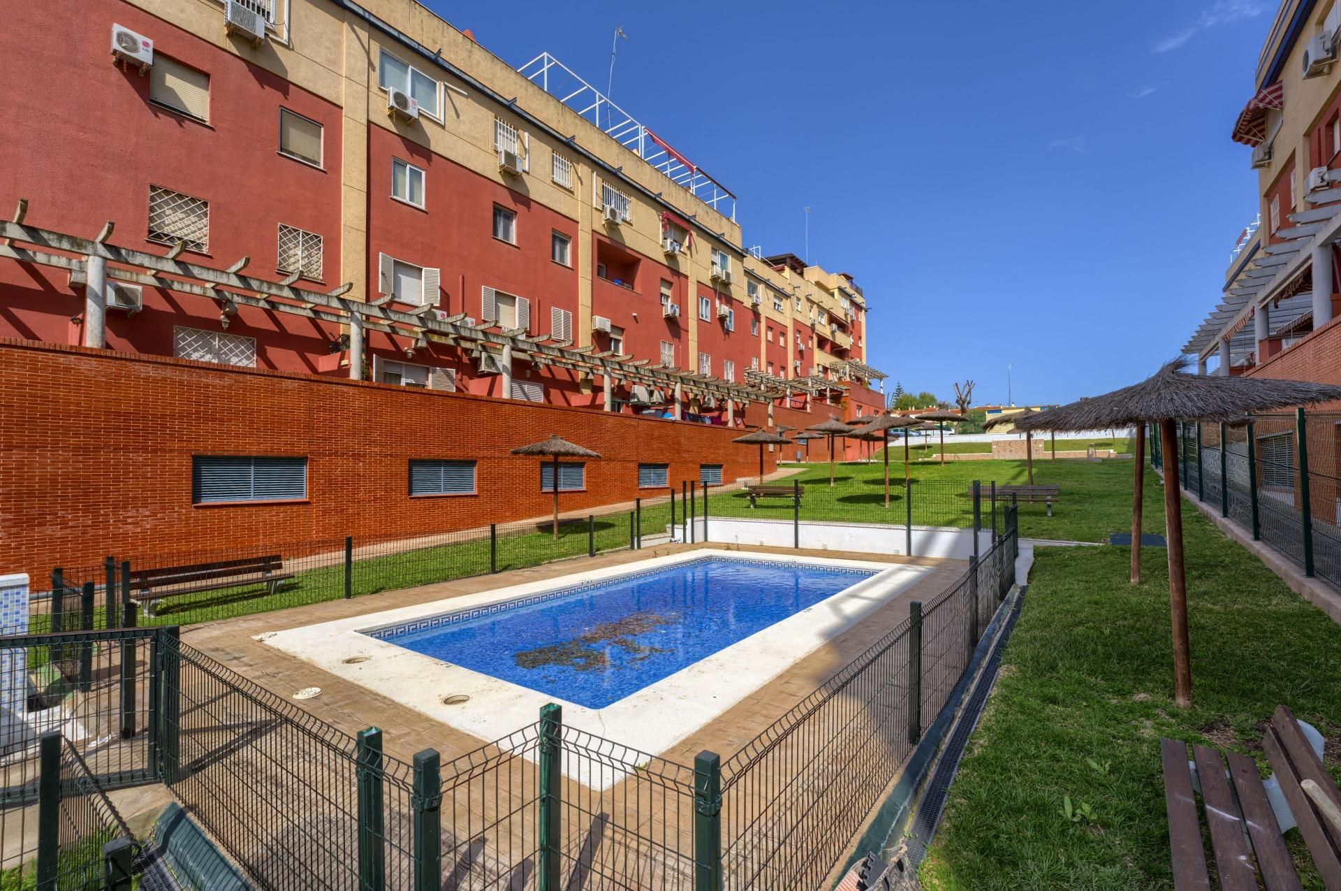 Swimming pool of Duplex for sale in San Juan de Aznalfarache  with Private garden, Terrace and Community pool