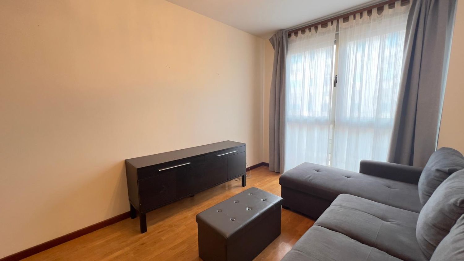 Sala de estar de Piso en venta en Gijón  con Calefacción, Trastero y Piscina