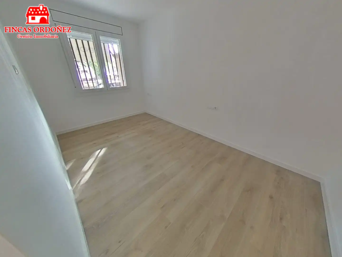 Schlafzimmer von Wohnung zum Verkauf in Sant Andreu de la Barca mit Klimaanlage, Heizung und Balkon