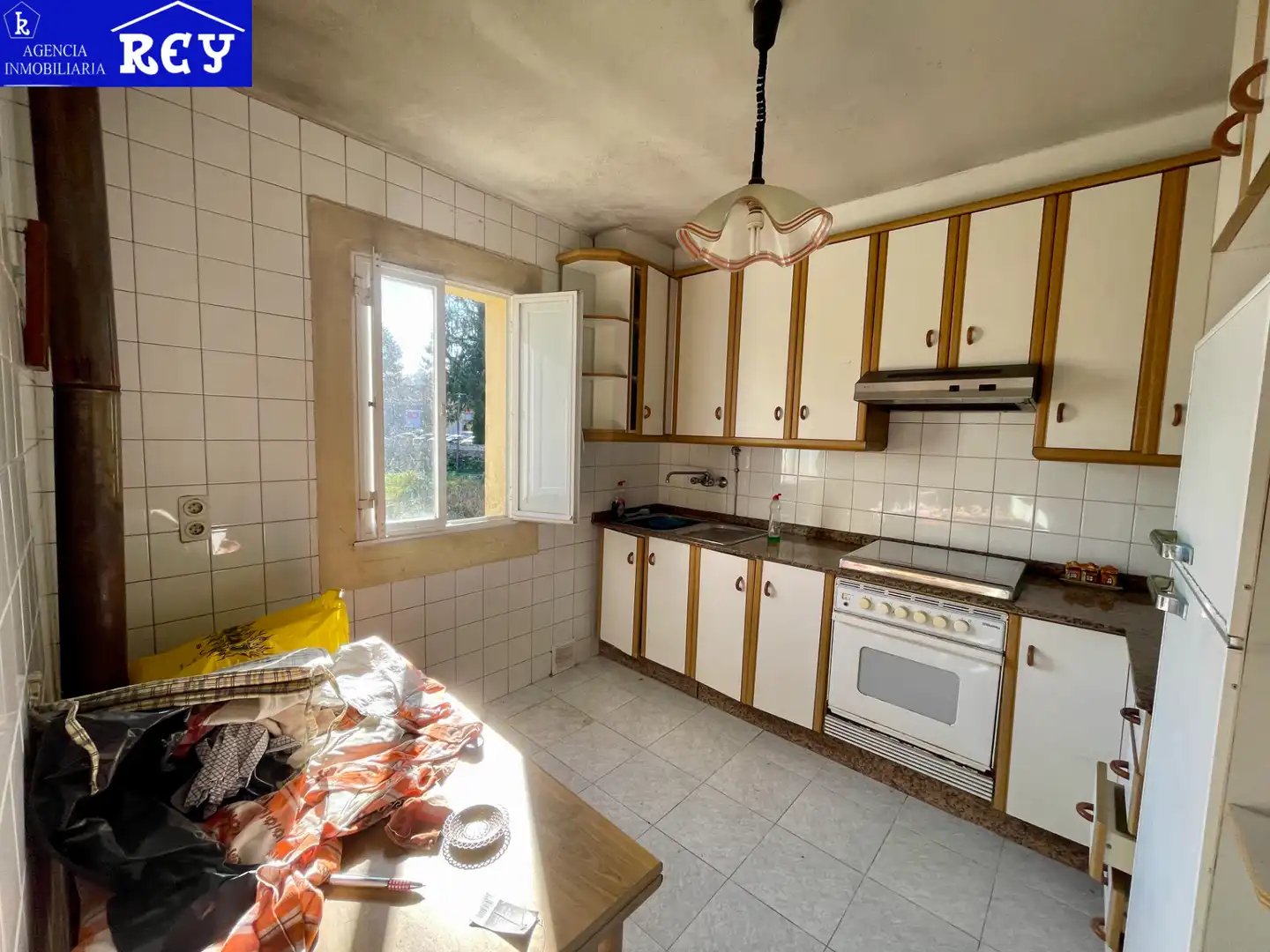 Cuina de Casa o xalet en venda en Santiago de Compostela  amb Jardí privat, Terrassa i Moblat