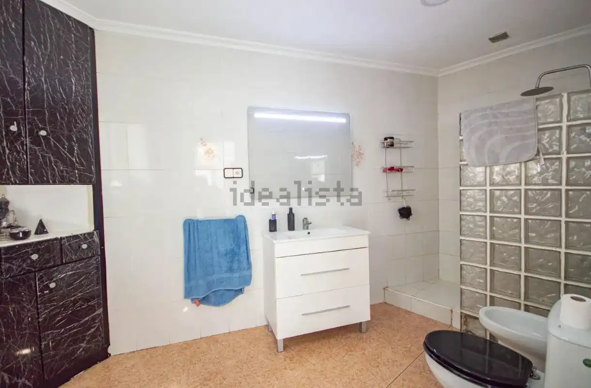 Badezimmer von Haus oder Chalet zum Verkauf in Elda mit Klimaanlage, Terrasse und Abstellraum