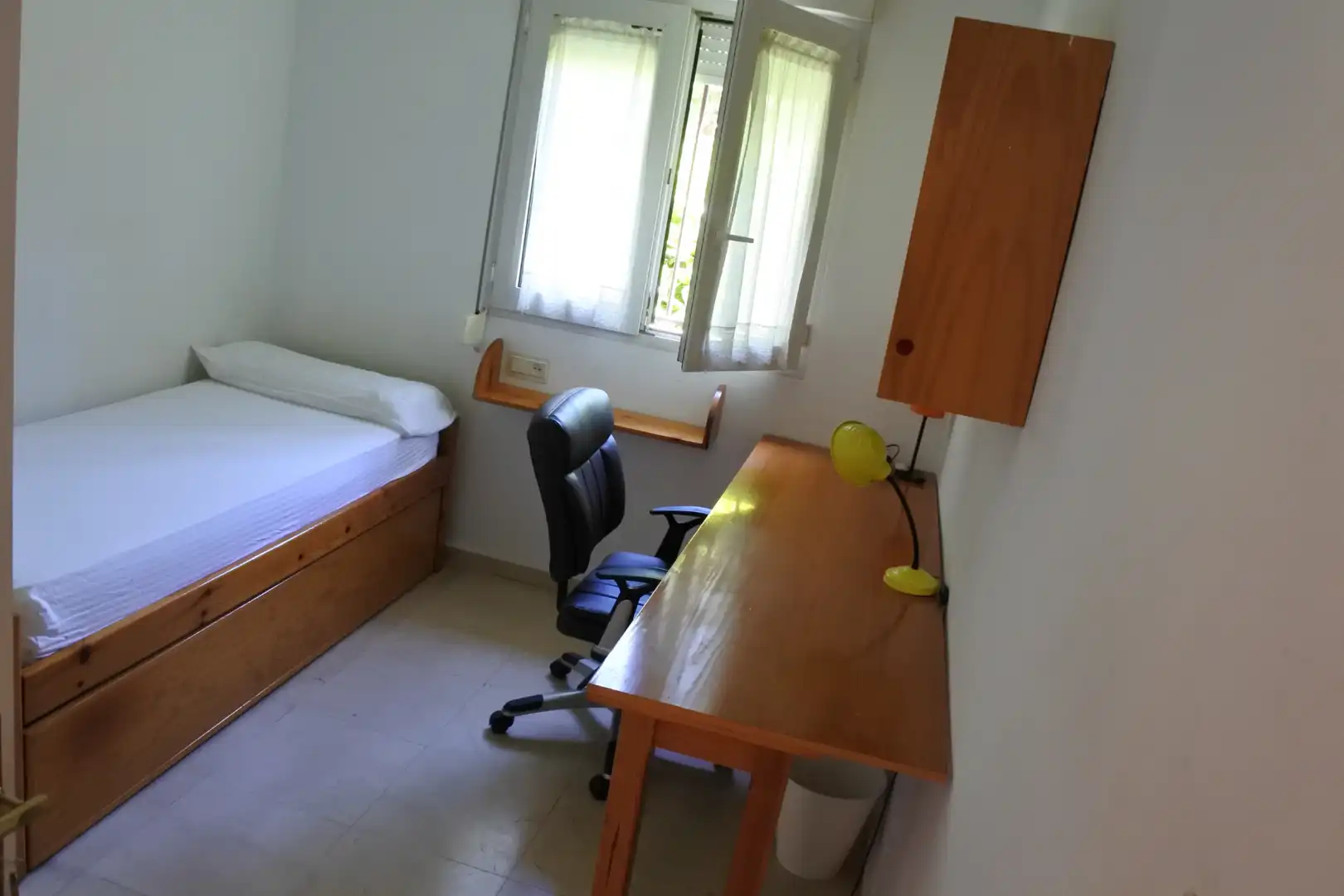 Habitación de Piso para compartir en Granada con Aire acondicionado, Calefacción y Jardín privado