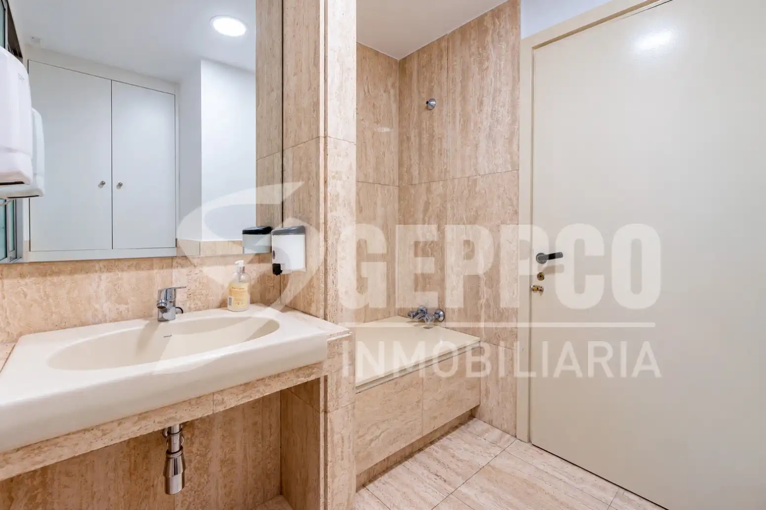 Bathroom of Office for rent in Barrio de Salamanca