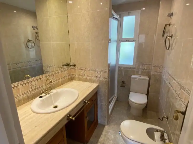 Badezimmer von Maisonette zur Miete in  Granada Capital mit Klimaanlage, Terrasse und Balkon
