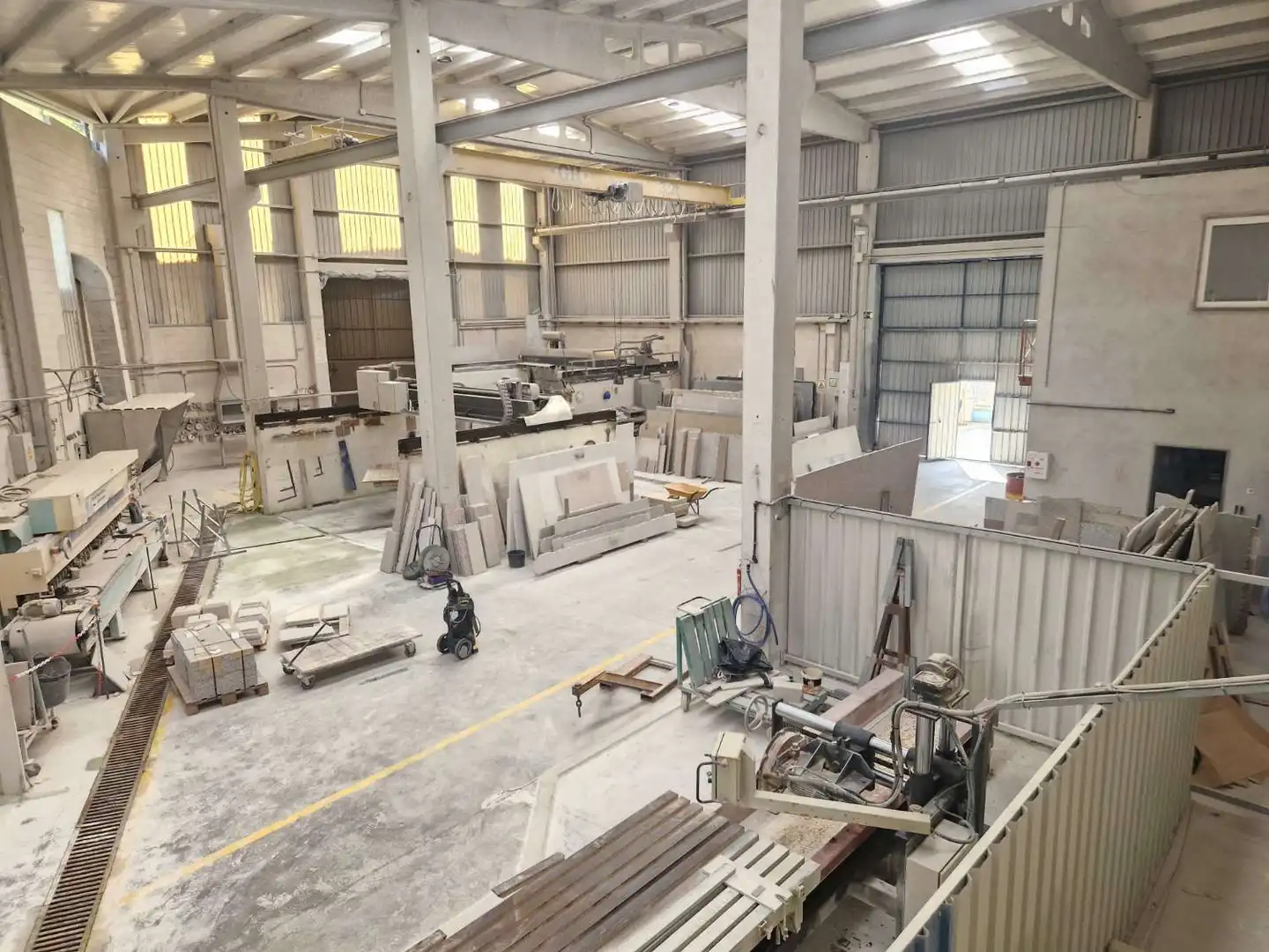 Industrial buildings for rent in Noia
