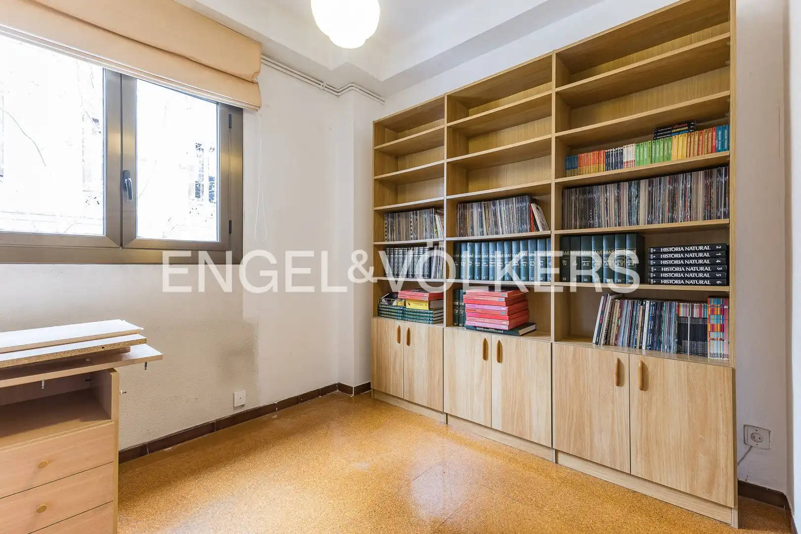 Wohnung zum Verkauf in Barcelona mit Klimaanlage, Heizung und Terrasse