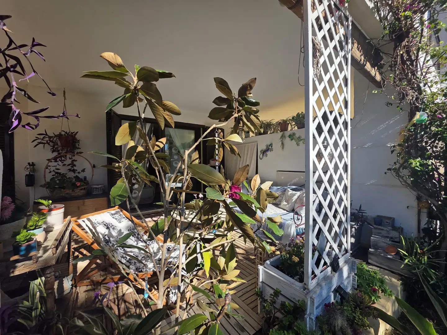 Terrasse von Erdgeschoss zum Verkauf in La Alcaidesa mit Klimaanlage, Privatgarten und Terrasse