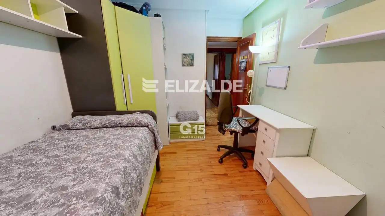 Dormitori de Pis en venda en Donostia - San Sebastián  amb Calefacció, Traster i Balcó