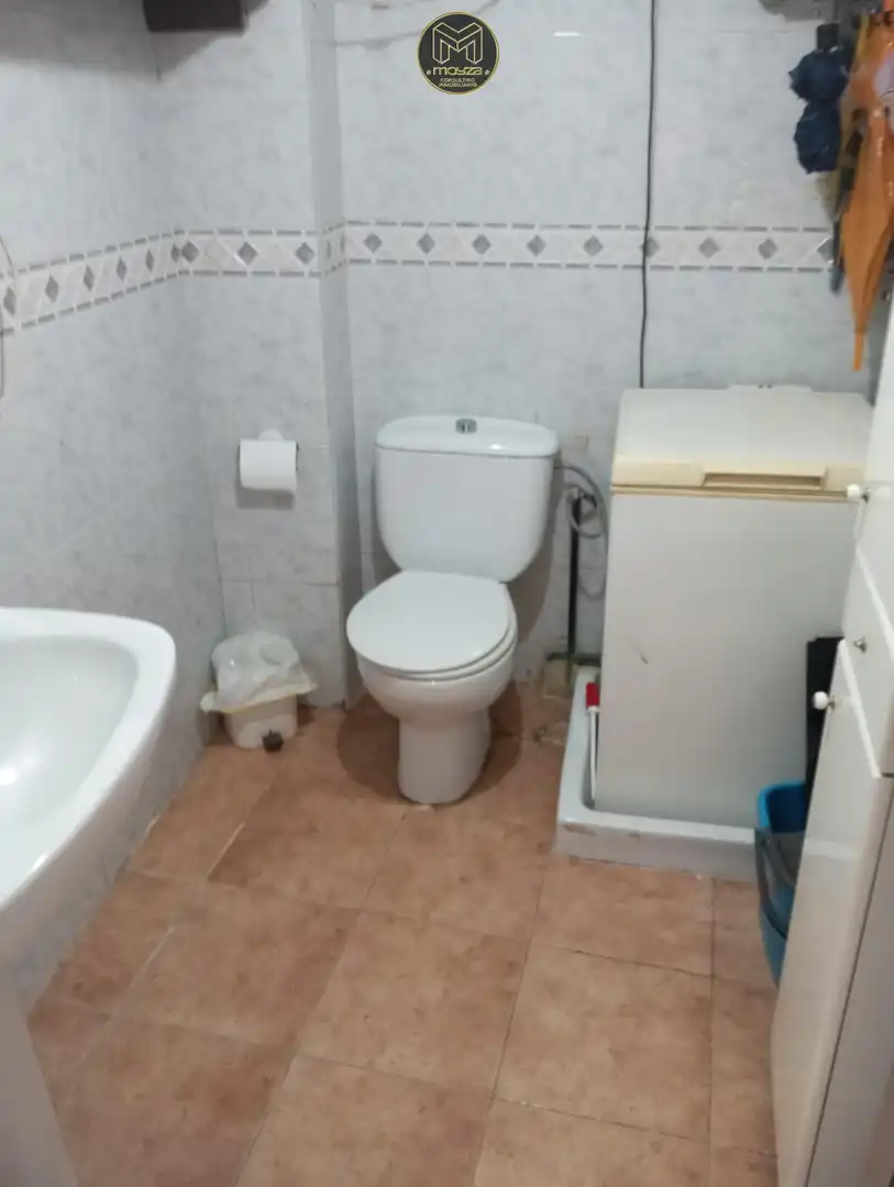 Bany de Casa o xalet en venda en Jaén amb Terrassa, Traster i Balcó