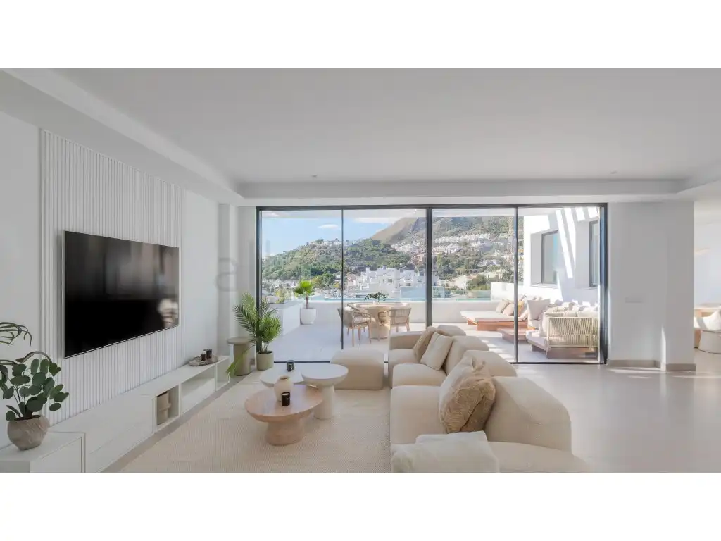 Sala d'estar de Casa o xalet en venda en Benalmádena amb Aire condicionat, Piscina i Moblat