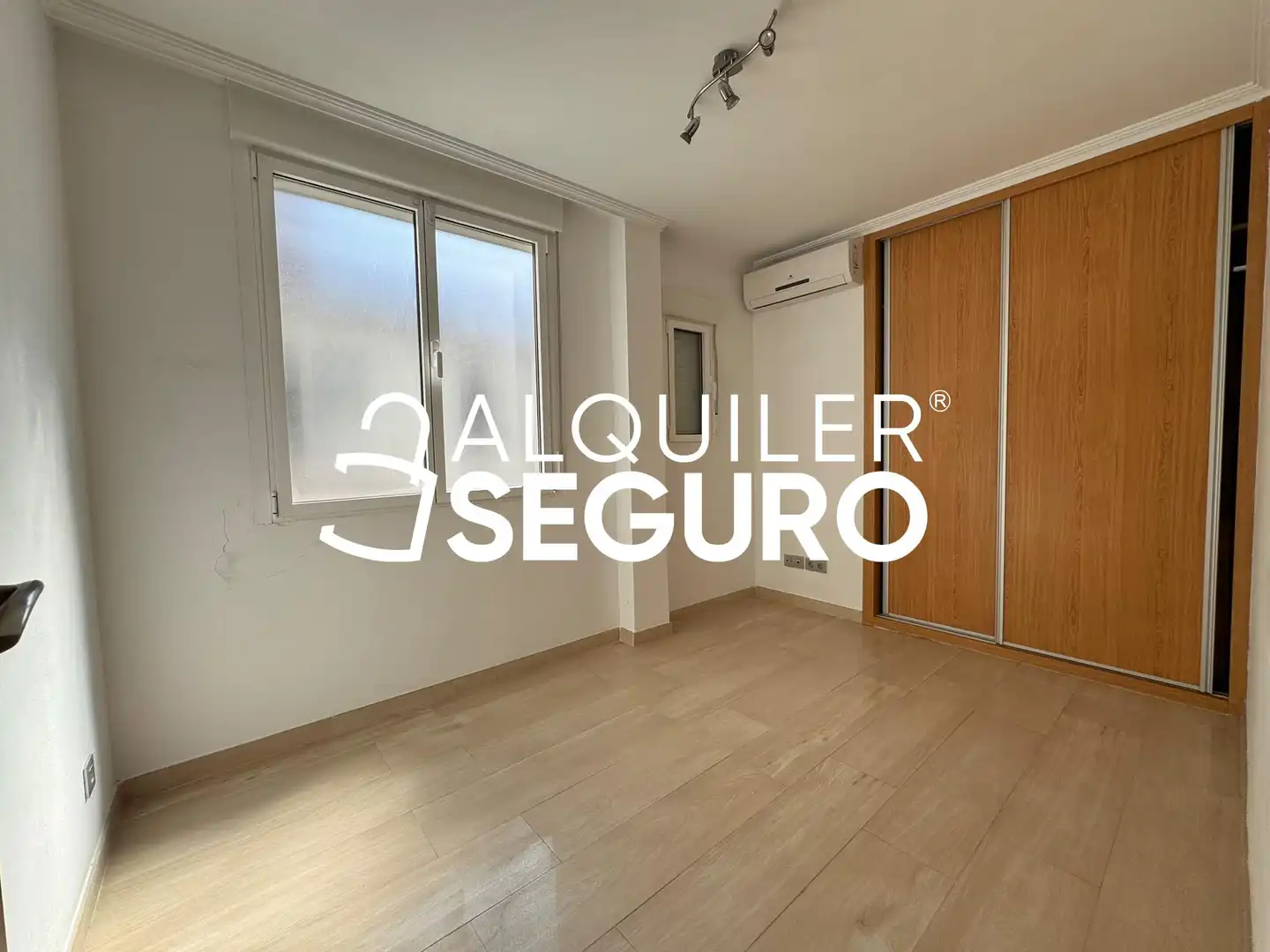 Dormitori de Pis de lloguer en Pozuelo de Alarcón amb Aire condicionat i Calefacció