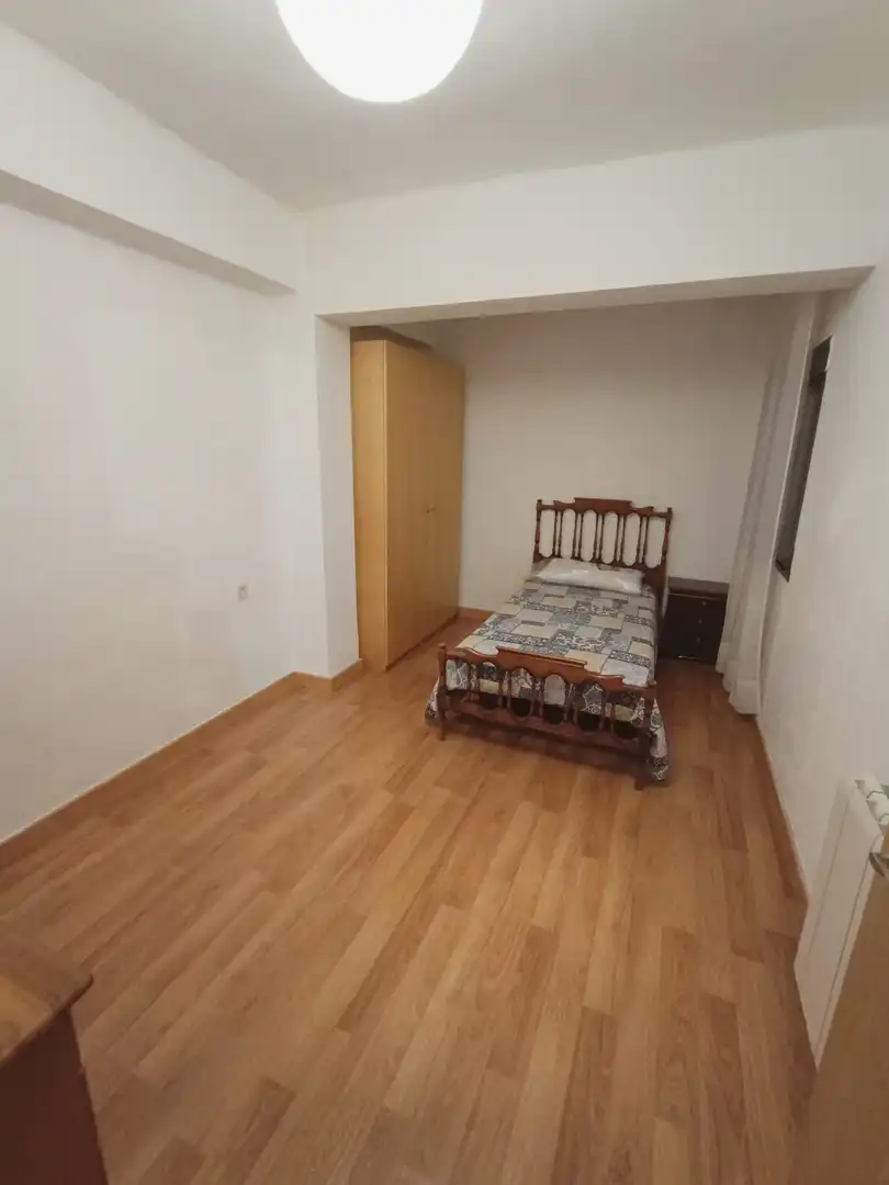 Schlafzimmer von Wohnung zur Miete in Cuenca mit Heizung, Terrasse und Möbliert