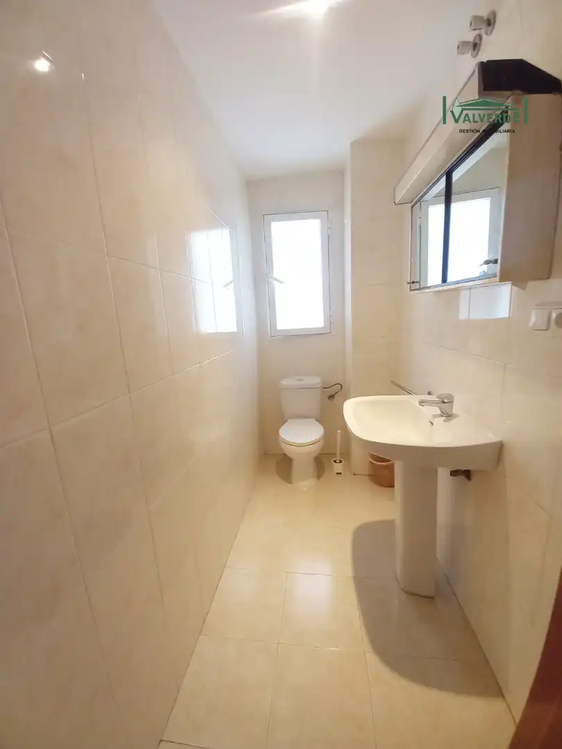 Badezimmer von Wohnung zur Miete in Granada mit Heizung, Möbliert und Waschmaschine
