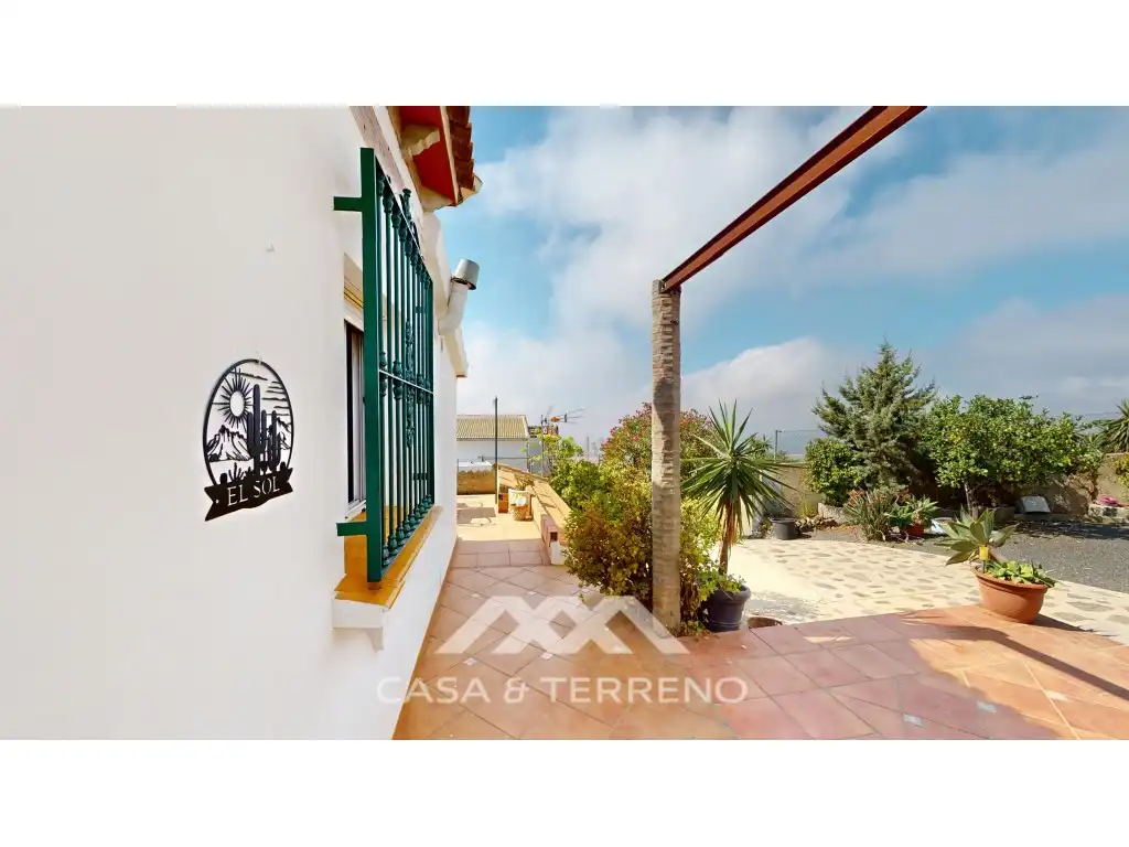 Vista exterior de Casa o xalet en venda en Arenas amb Aire condicionat, Jardí privat i Terrassa