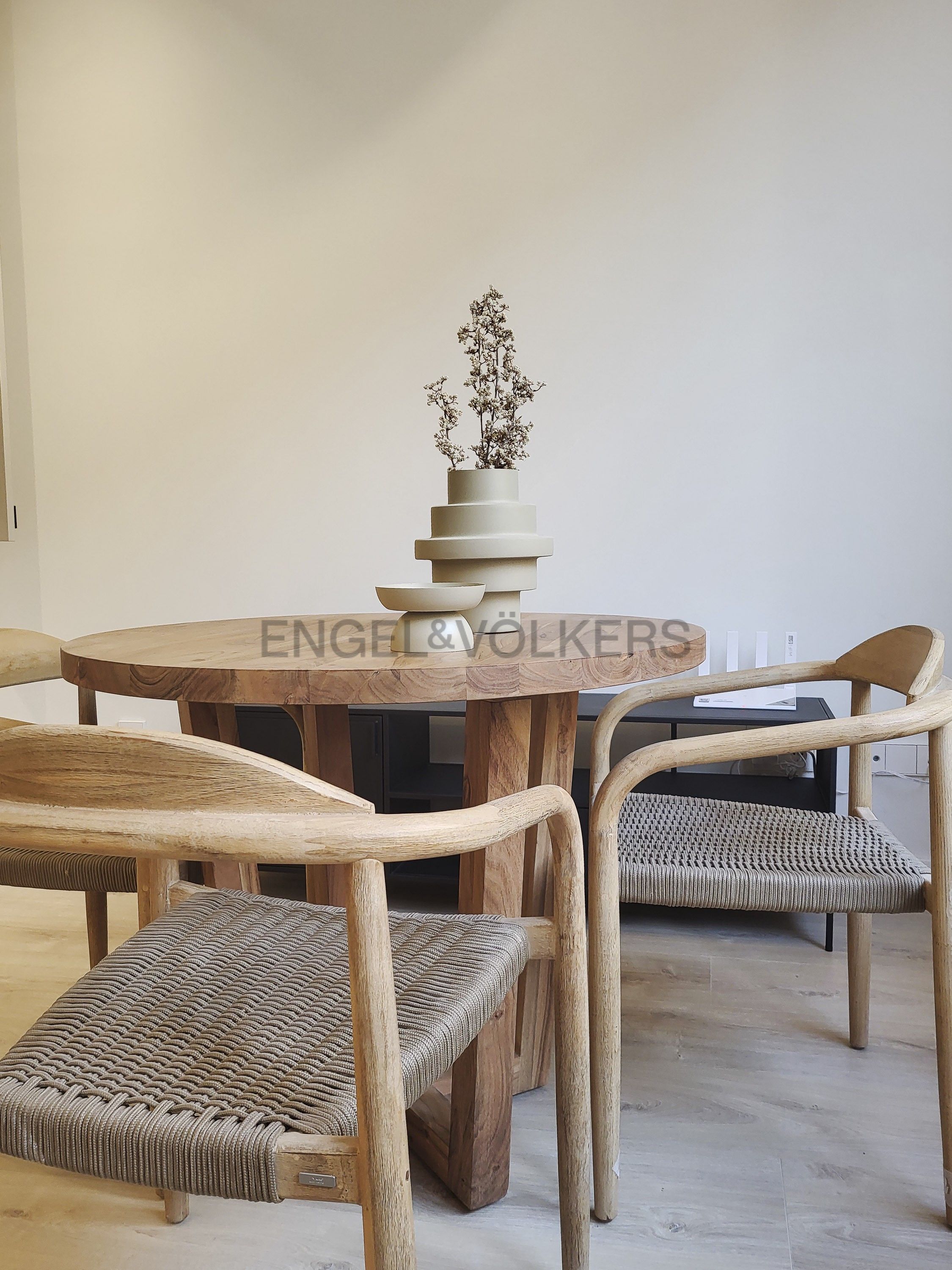 Menjador de Apartament de lloguer en  Madrid Capital amb Aire condicionat, Calefacció i Moblat