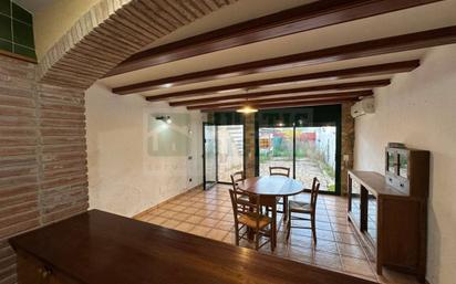 Menjador de Finca rústica en venda en La Bisbal d'Empordà amb Aire condicionat, Calefacció i Jardí privat
