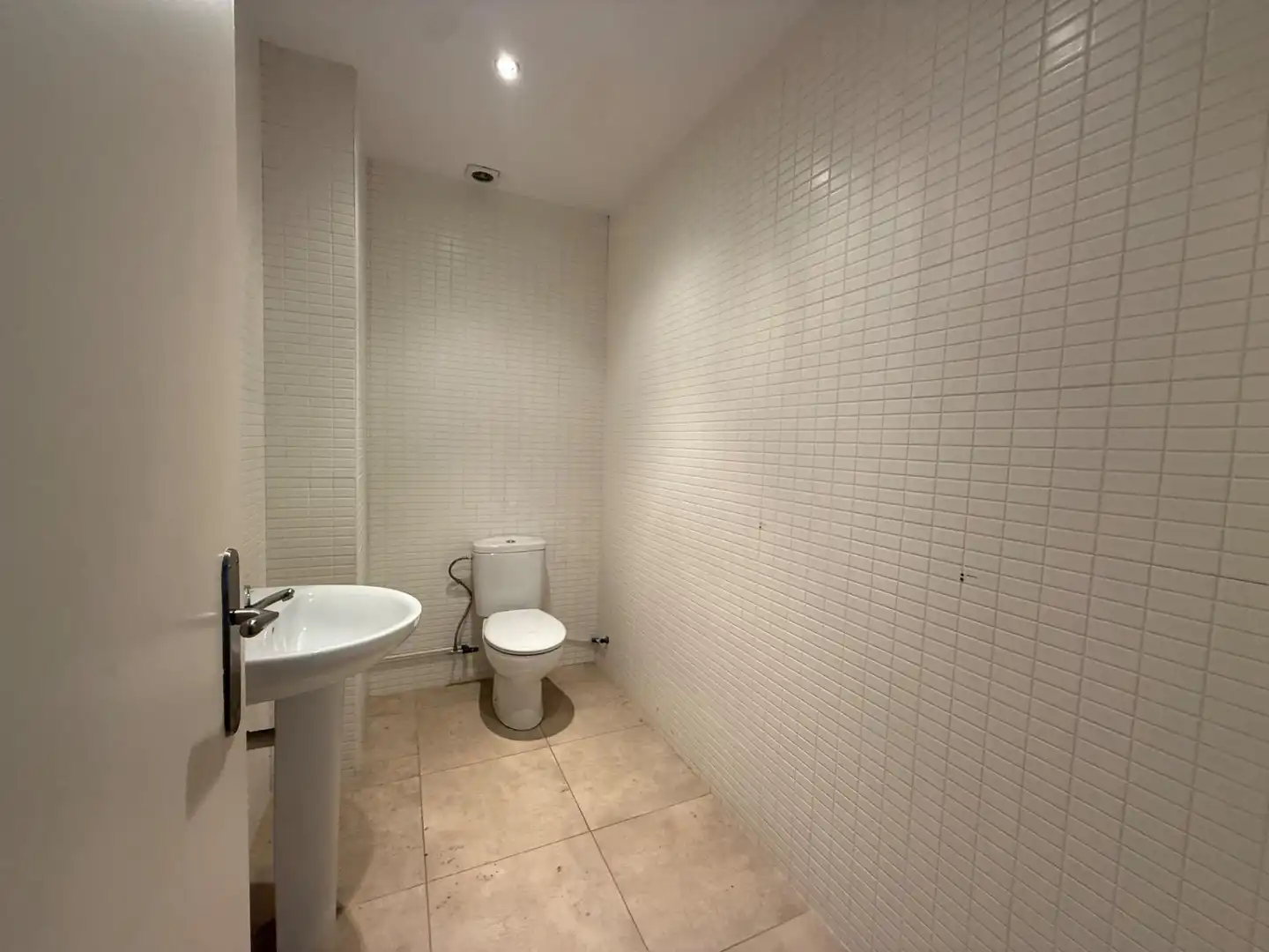Badezimmer von Fabrikhallen zur Miete in El Masnou