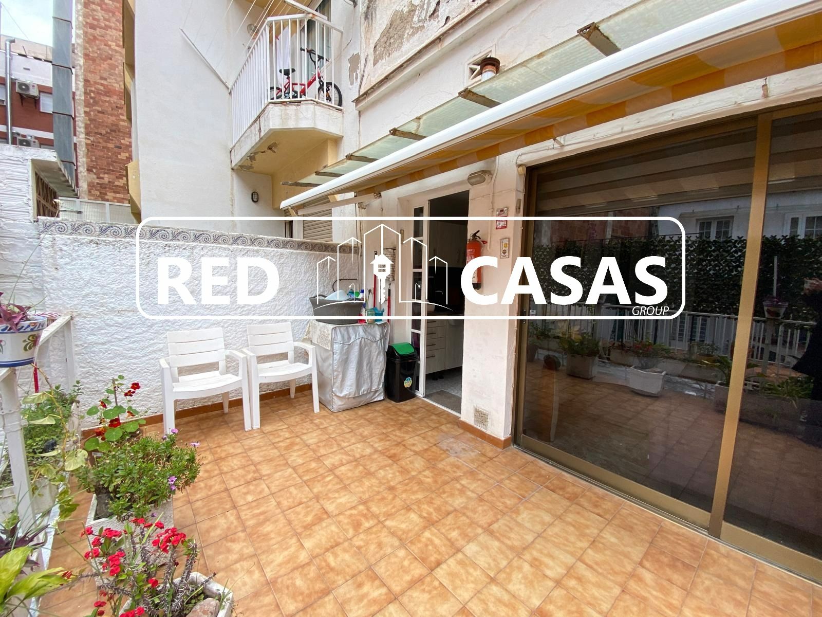Exterior view of Duplex for sale in L'Hospitalet de Llobregat  with Heating, Terrace and Furnished