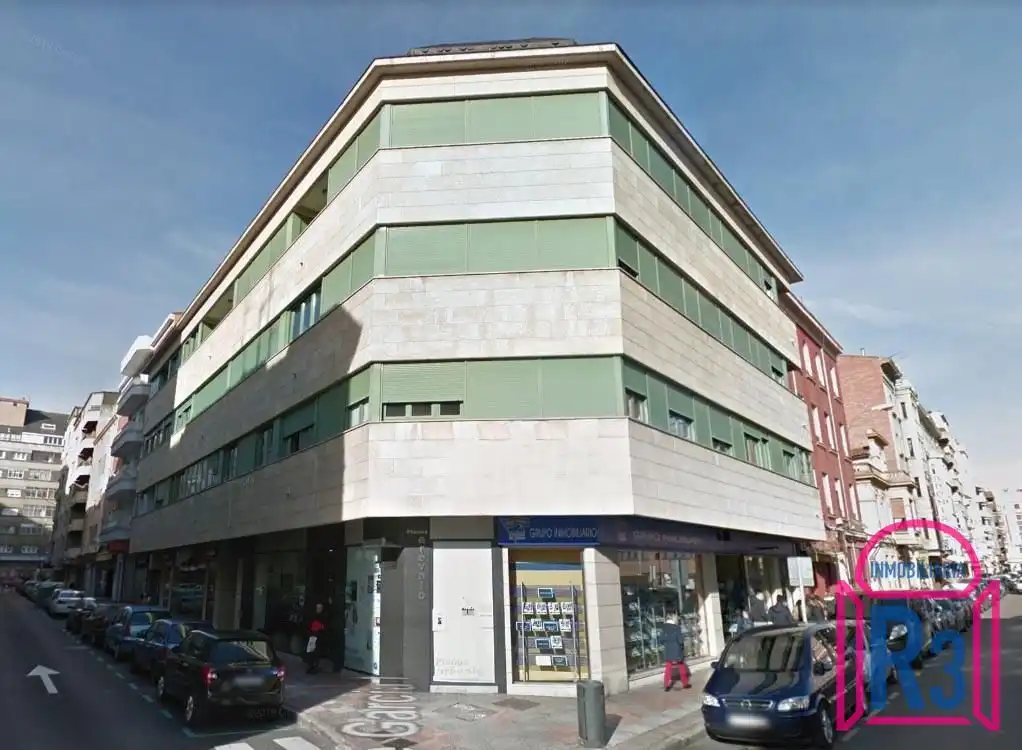 Vista exterior de Apartament en venda en León Capital  amb Calefacció, Terrassa i Traster