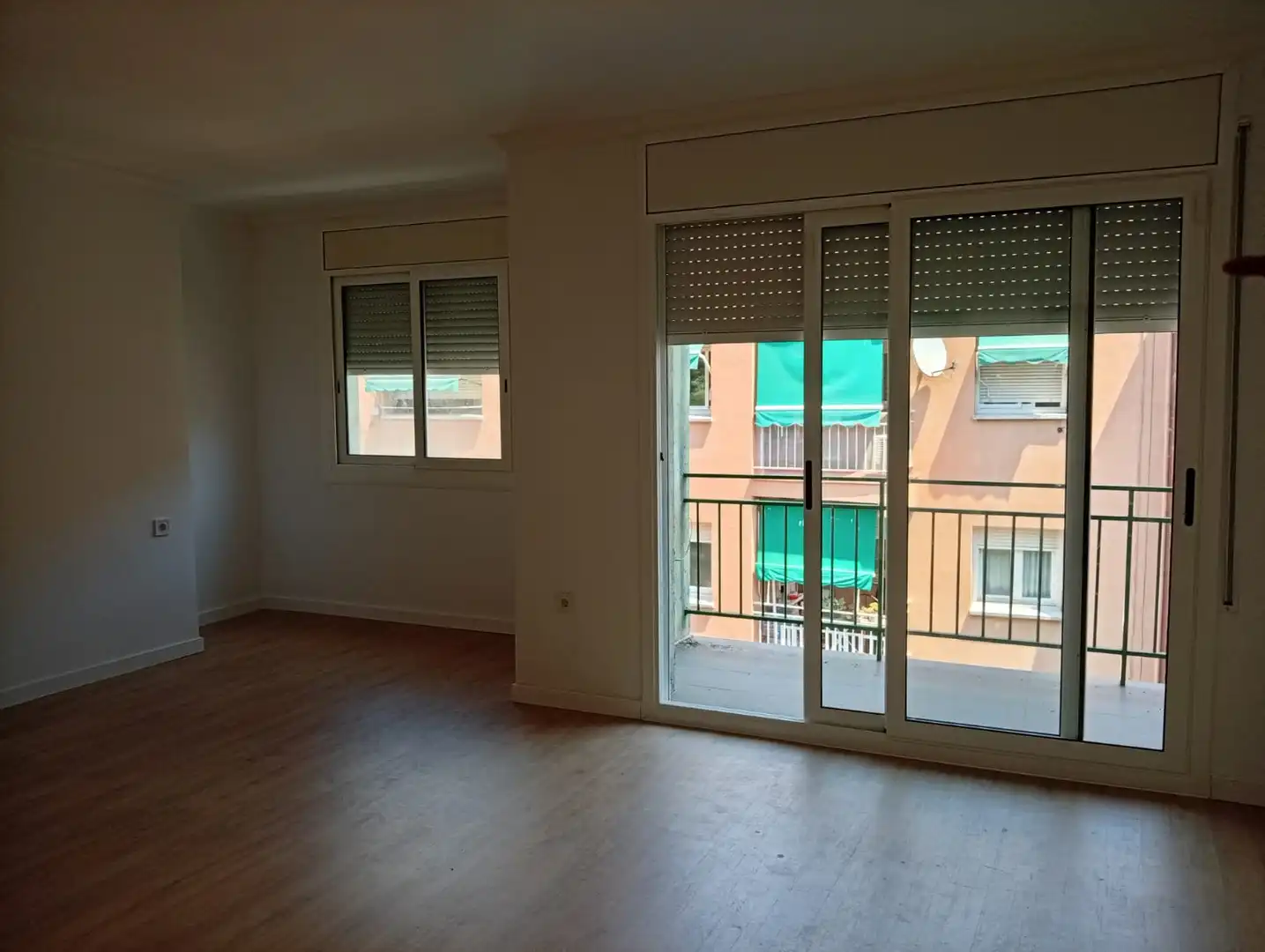 Sala d'estar de Pis en venda en Cerdanyola del Vallès amb Parquet, Forn i Rentadora