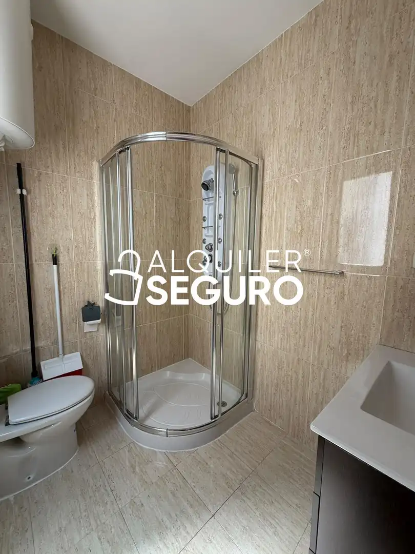 Baño de Estudio de alquiler en Madrid con Aire acondicionado y Amueblado