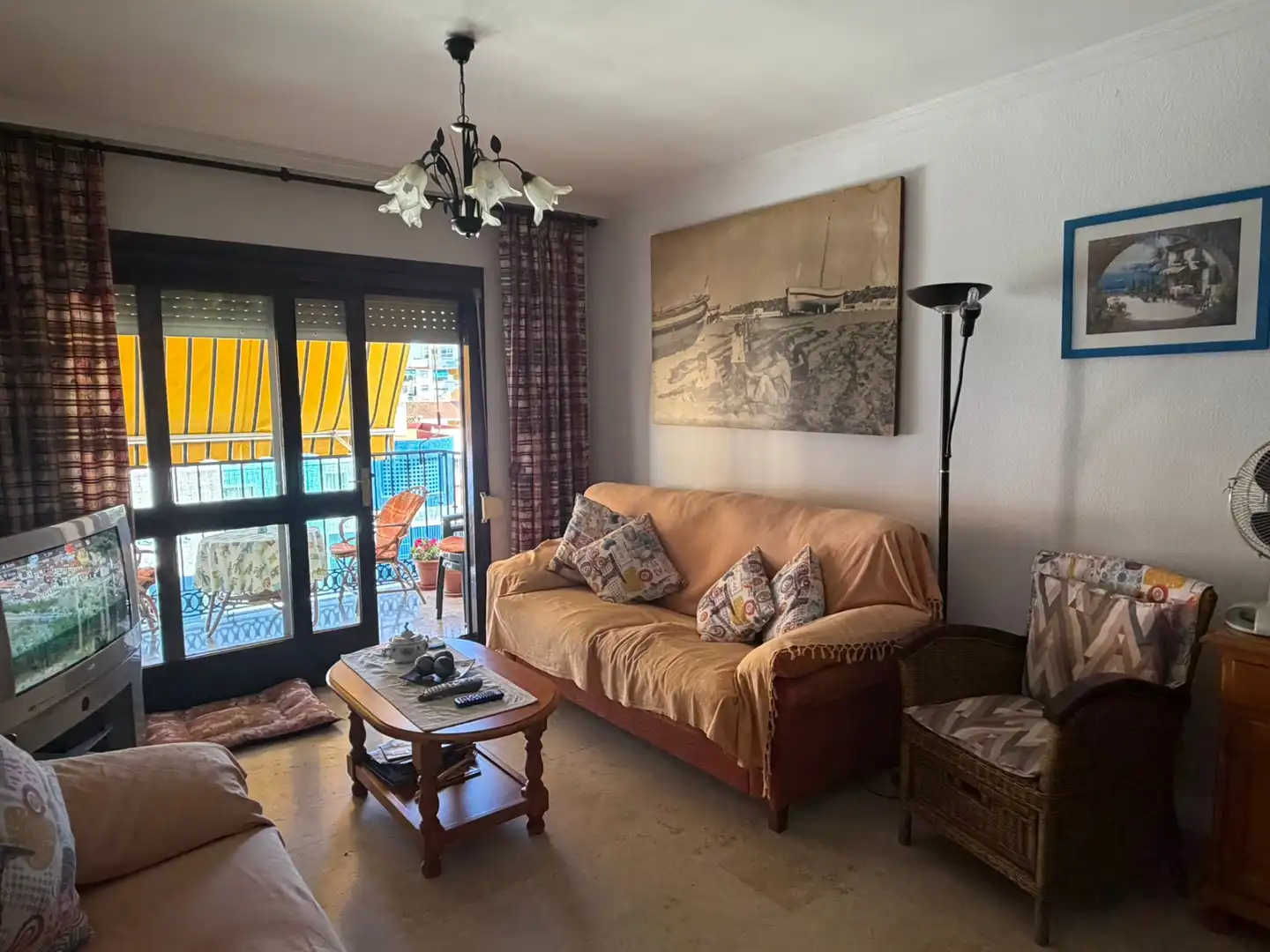 Piso con ascensor en venta en Calle Pintor Cipriano Maldonado 17, imagen 2