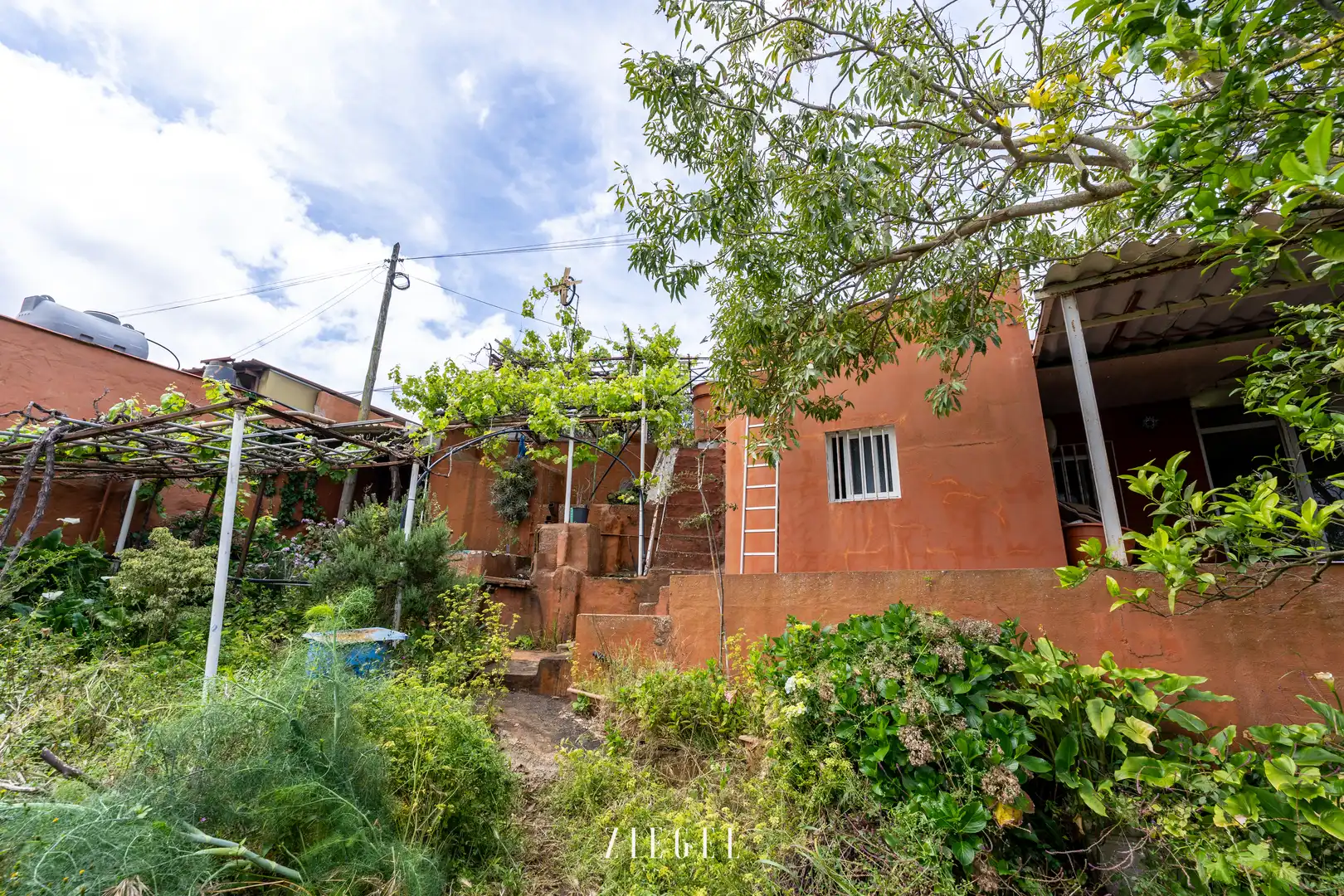 Vista exterior de Casa o xalet en venda en Santa Brígida amb Jardí privat, Terrassa i Balcó