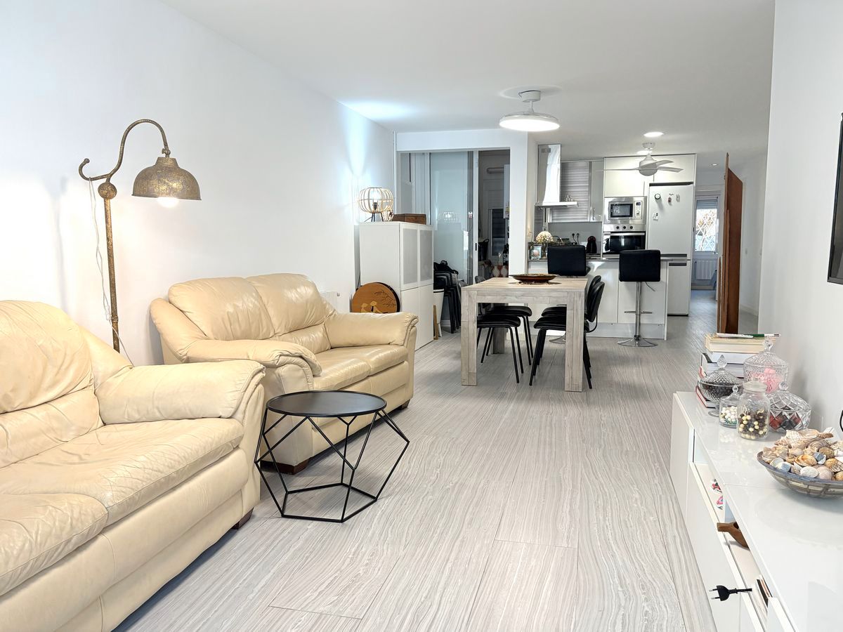 Living room of Planta baja for sale in Vilanova i la Geltrú  with Heating, Terrace and Oven