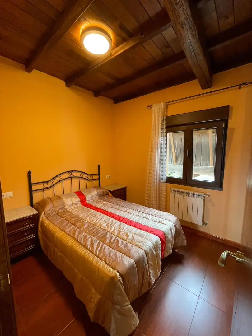 Habitación de Finca rústica de alquiler en Tineo con Calefacción, Jardín privado y Parquet