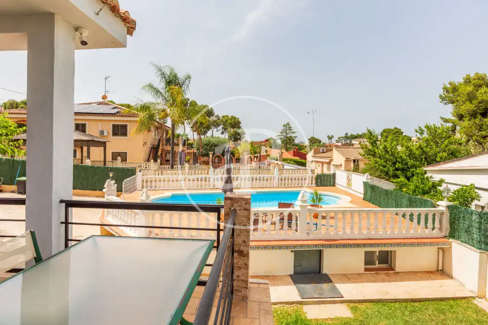 Piscina de Casa o chalet en venta en Chiva con Aire acondicionado, Calefacción y Jardín privado
