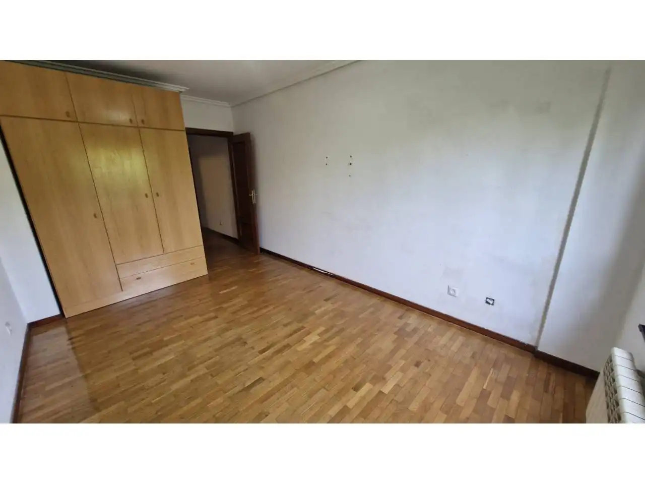 Dormitori de Pis en venda en  Logroño amb Calefacció, Parquet i Terrassa