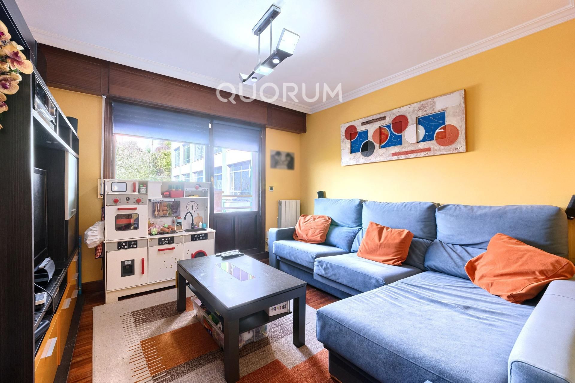 Sala de estar de Piso en venta en Galdakao con Calefacción y Balcón