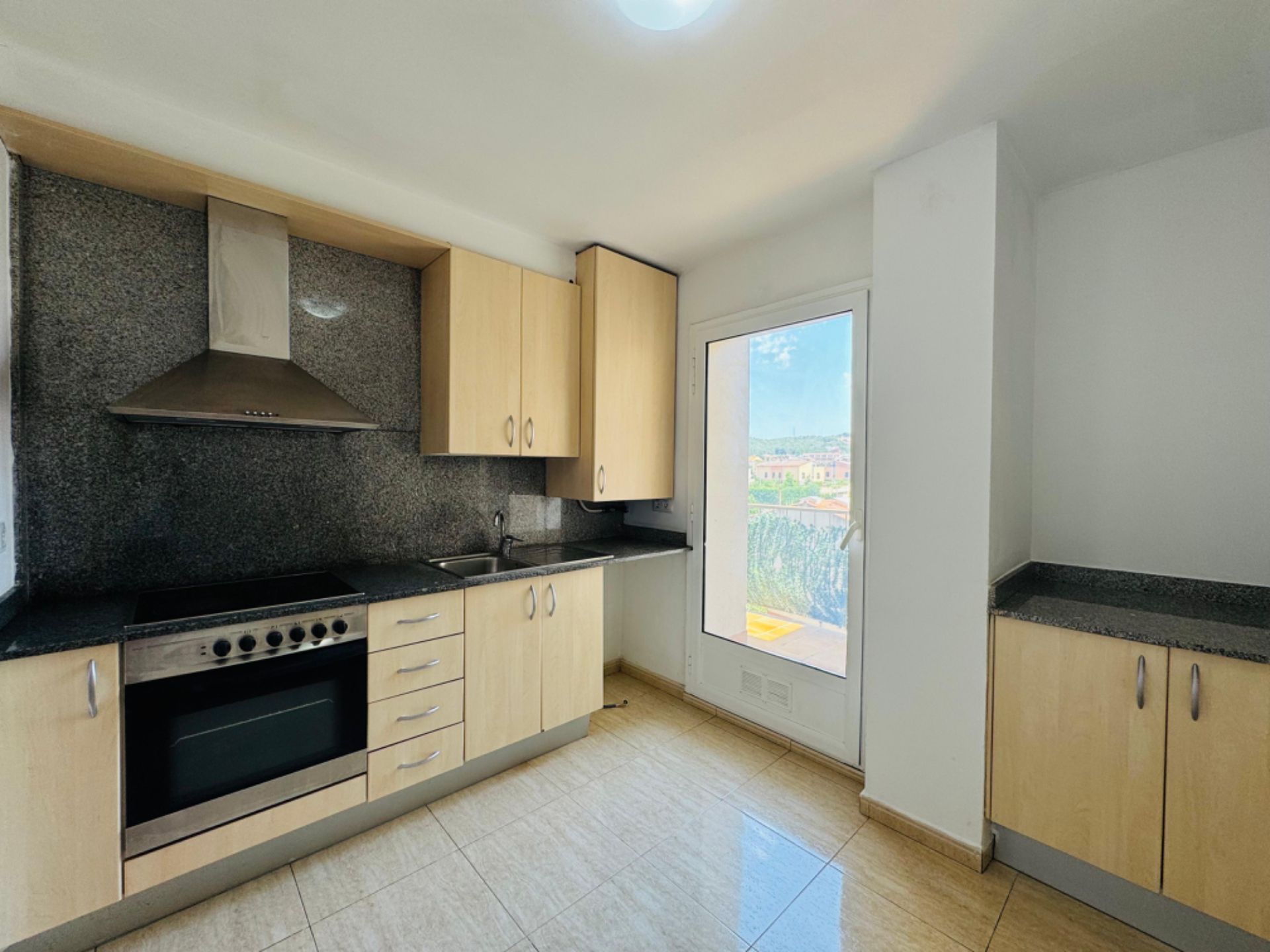 Küche von Wohnung zum verkauf in Cassà de la Selva mit Heizung und Balkon
