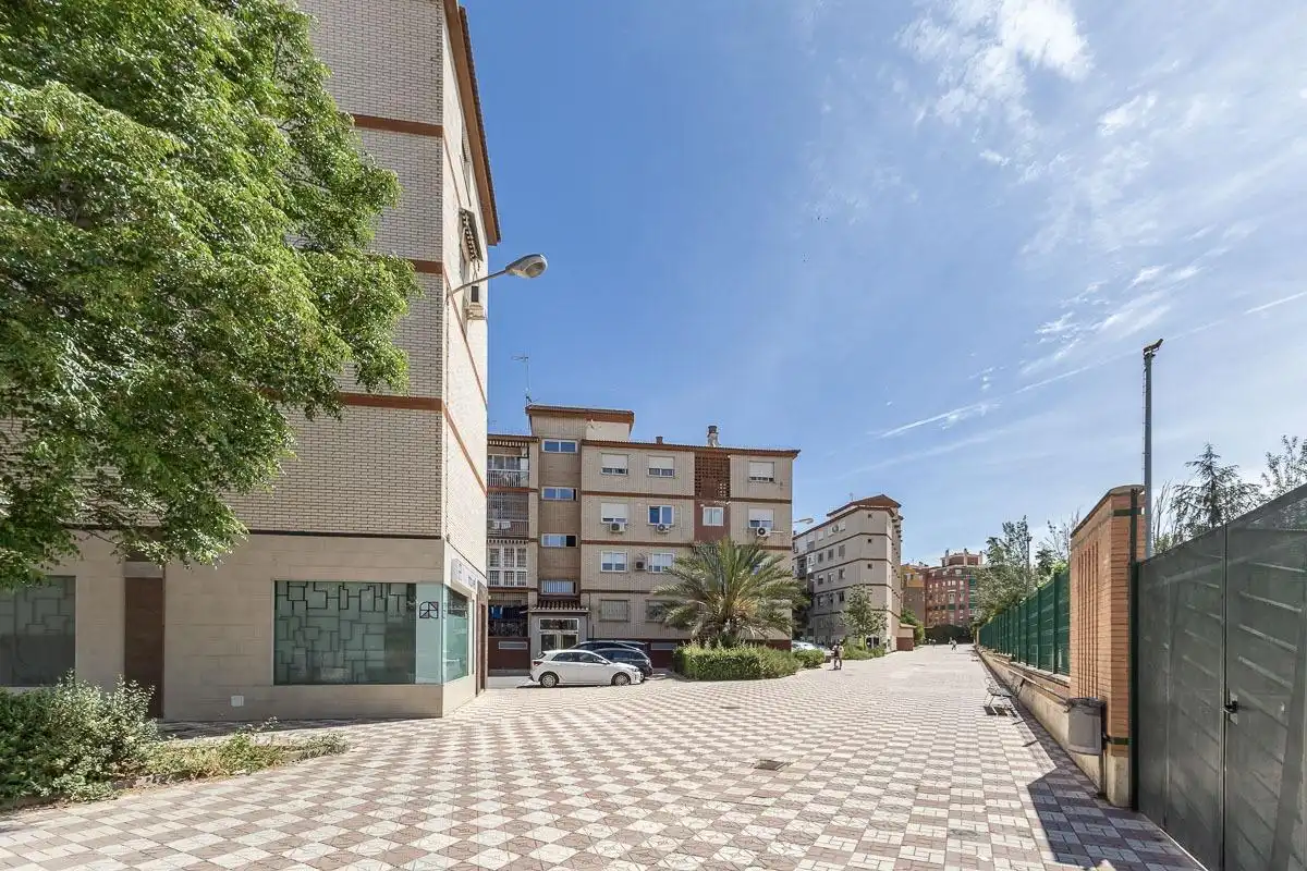 Vista exterior de Piso en venta en Granada con Aire acondicionado y Calefacción