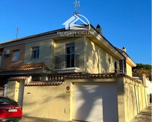 Vista exterior de Casa adosada en venda en Puerto Real amb Aire condicionat, Calefacció i Terrassa