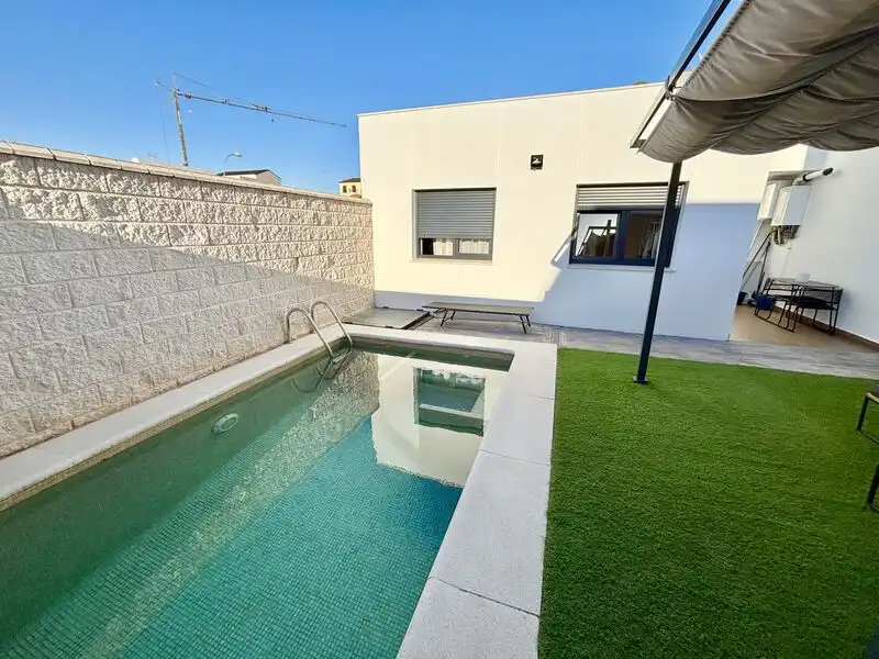 Piscina de Casa adosada en venta en Olías del Rey con Aire acondicionado, Calefacción y Piscina