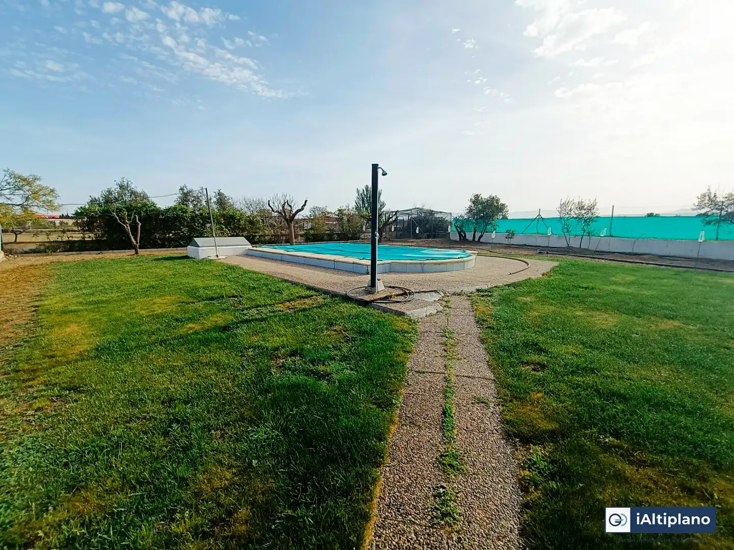 Piscina de Casa o xalet en venda en Baza amb Jardí privat, Piscina i Moblat