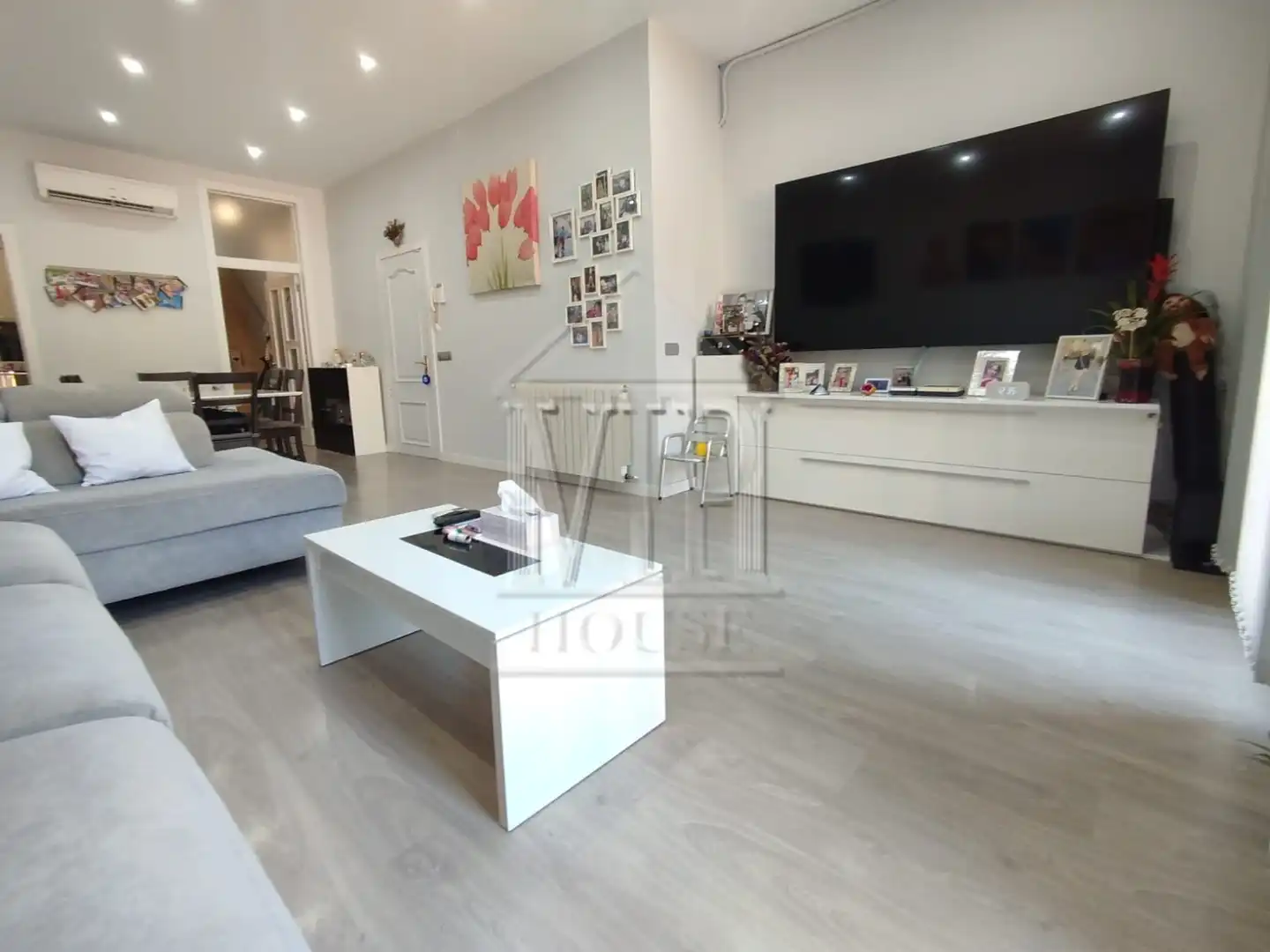 Wohnzimmer von Einfamilien-Reihenhaus zum Verkauf in Badalona mit Klimaanlage, Heizung und Parkett