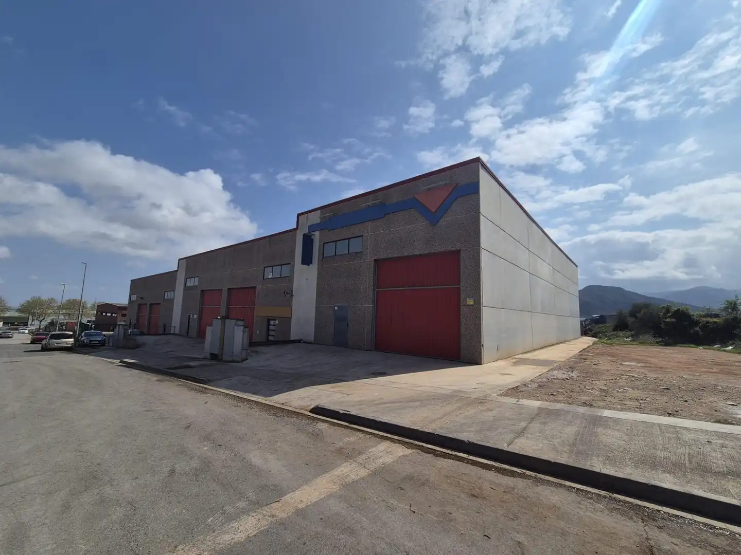 Industriegebäude zur Miete in Grau - Quintanes