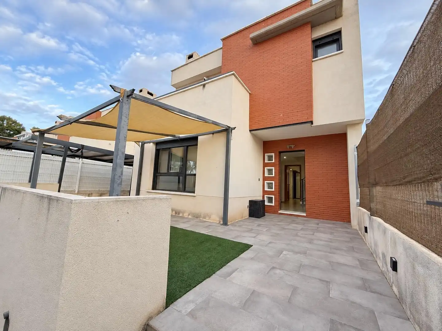 Vista exterior de Casa o xalet en venda en Molina de Segura amb Aire condicionat, Jardí privat i Balcó