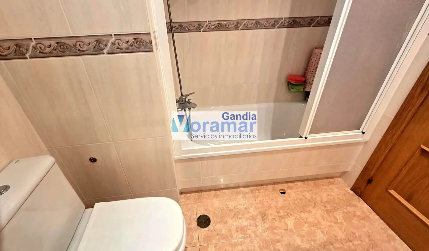 Baño de Apartamento de alquiler en Gandia con Aire acondicionado, Calefacción y Piscina comunitaria