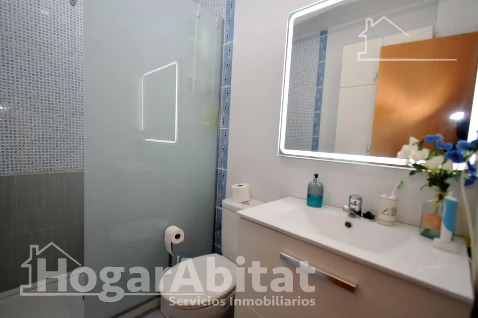 Bathroom of Flat for sale in Vilamarxant  with Air Conditioner, Terrace and Storage room