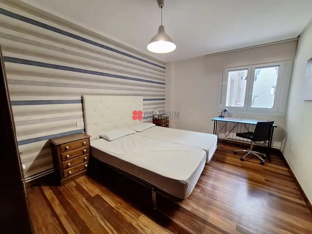 Bedroom of Flat for rent in Santiago de Compostela   with Furnished