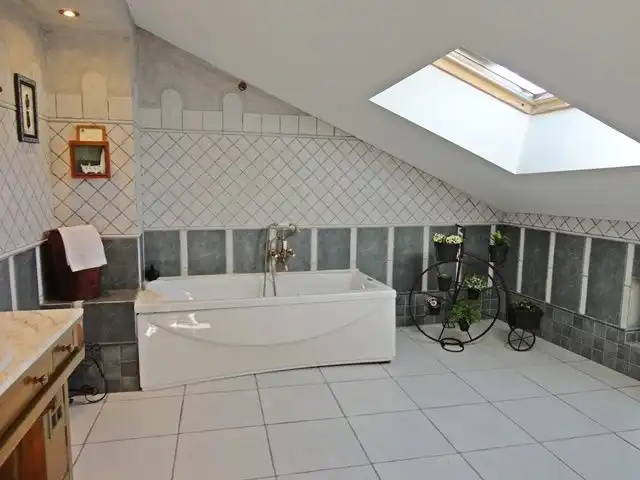 Bany de Casa adosada en venda en Riocavado de la Sierra amb Calefacció, Traster i Moblat