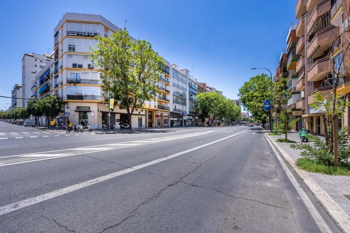 Vista exterior de Pis en venda en  Sevilla Capital amb Aire condicionat, Terrassa i Balcó