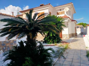 Maison jumelée avec jardin à louer à Playa de Gandia