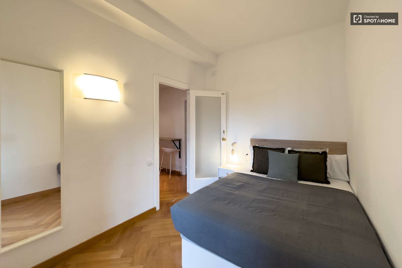 Bedroom of Flat to share in  Barcelona Capital  with Terrace